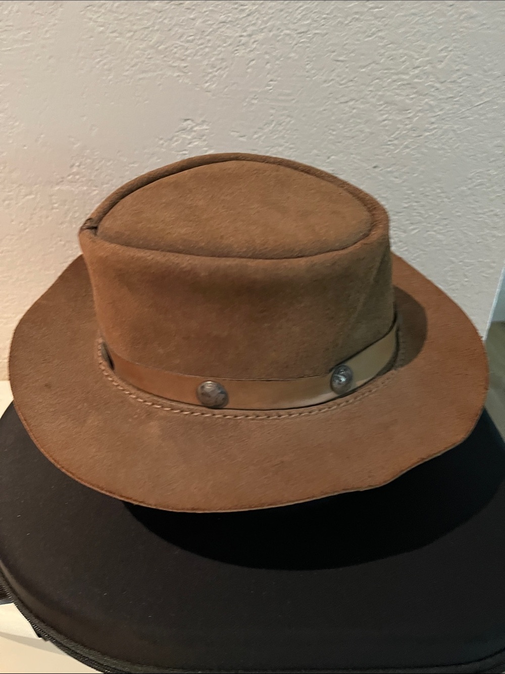 Renaissance Brown Suede Outback Hat with Leather Band
